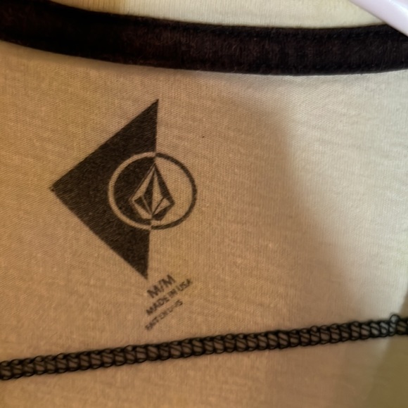 Volcom t-shirt. - Picture 2 of 9